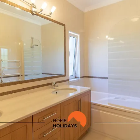 Prázdninový dům #297 Moderna V3 Com Piscina By Holidays *